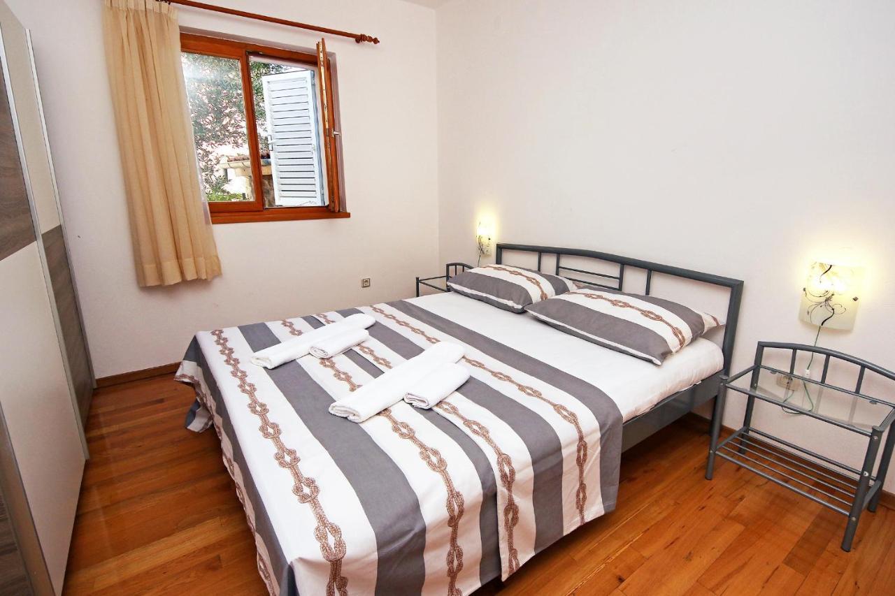 Apartment Apartments By The Sea Zaboric, Sibenik - 468